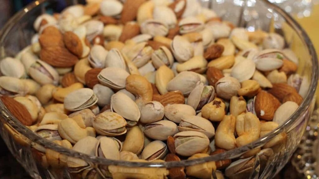 طبق مكسرات مشكل