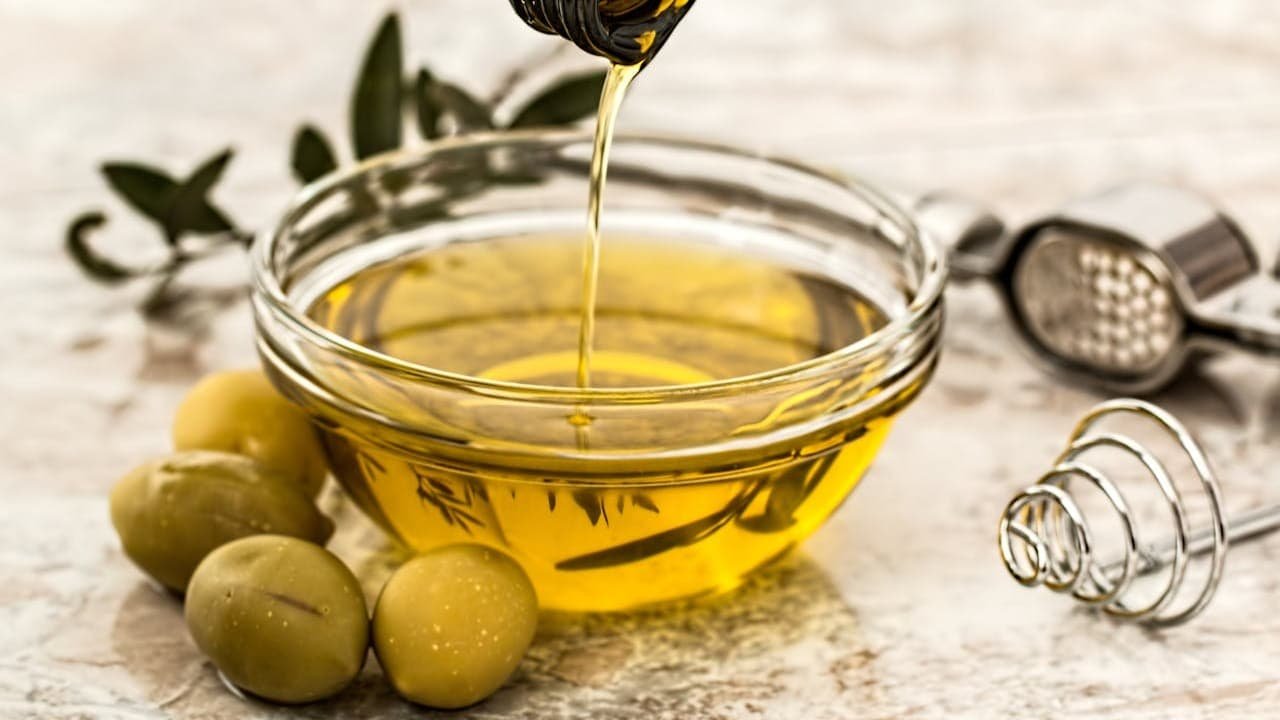 فوائد شرب زيت الزيتون